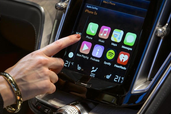 iPhone 14 Pro Users Report Apple CarPlay Phone Call Issues