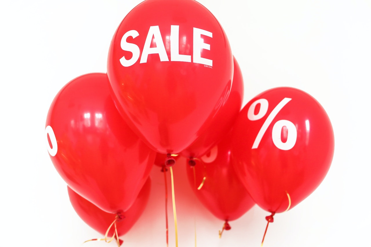 Red balloon as sale signs