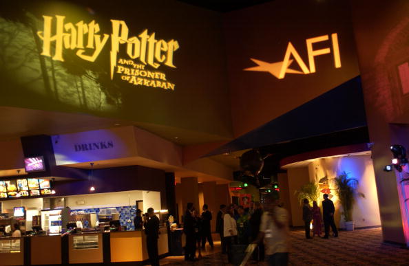 Potterheads Check If Harry Potter Spell ‘Lumos’ Turns On Your Phone’s Flashlight