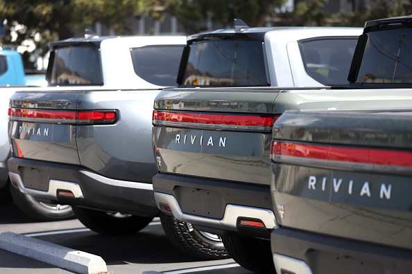 Rivian Stills承诺生产25,000辆电动汽车!尽管目前的供应问题?