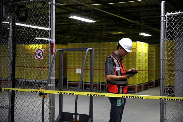 Amazon Autonomous Warehouse Robot Workers Arrive After Human Staff Won Unionization! 