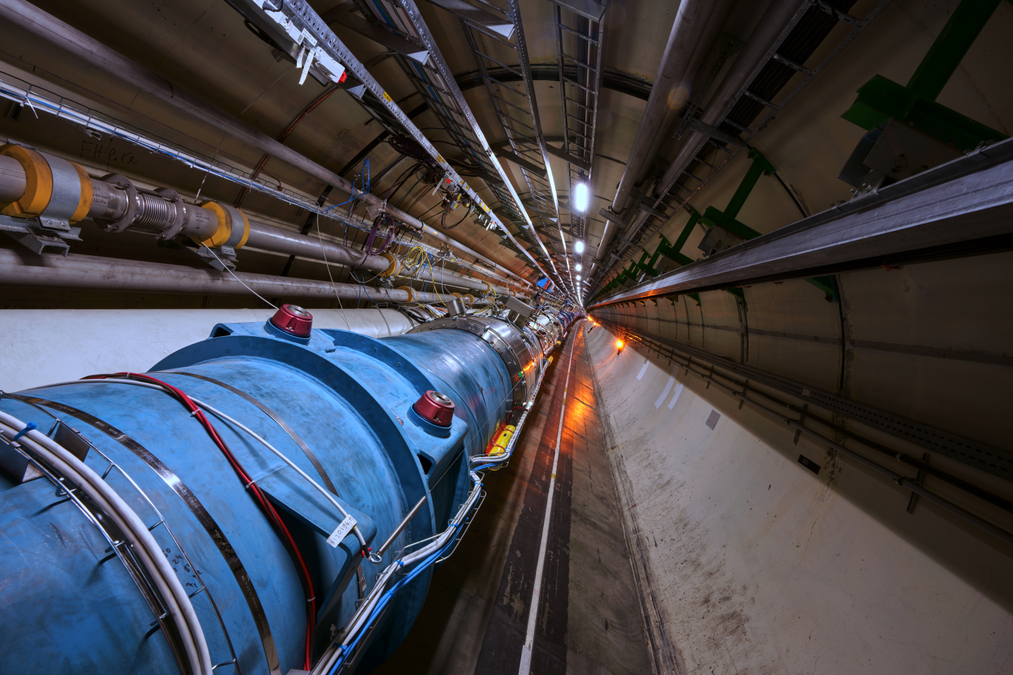 LHC accelerates its first “atoms”