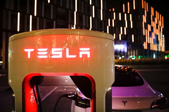 Non-Tesla Supercharger Project To Roll Out in the US This 2022! Expect Over 35,000 Units