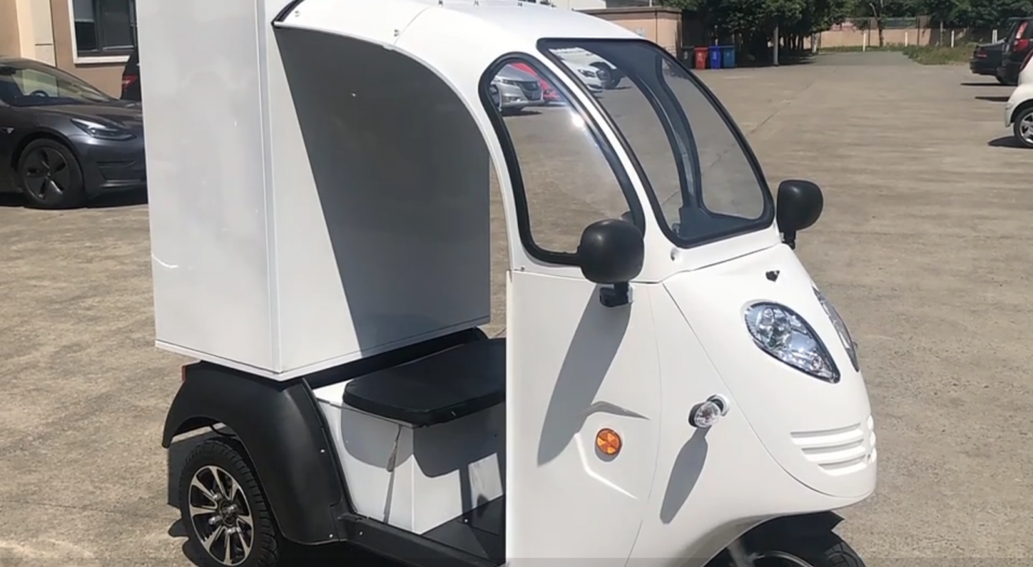 Alibaba showcases world's smallest fast food delivery truck as a tricycle. 