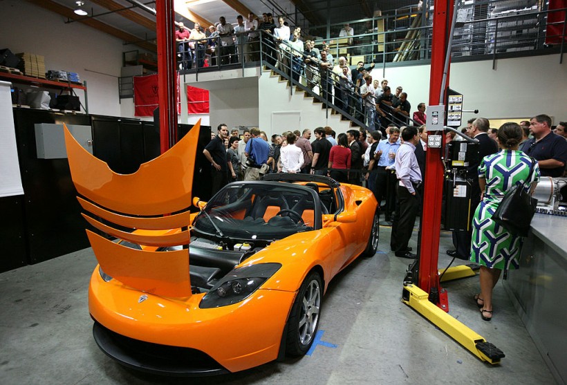 Schwarzenegger Tours Tesla Motors To Highlight Green Technology