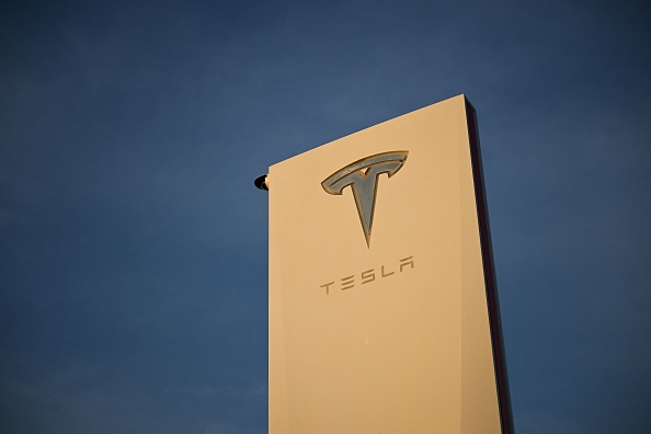 Tesla-business-US-TRANSPORT-AUTOMOBILE-TESLA-Musk-shares-compute