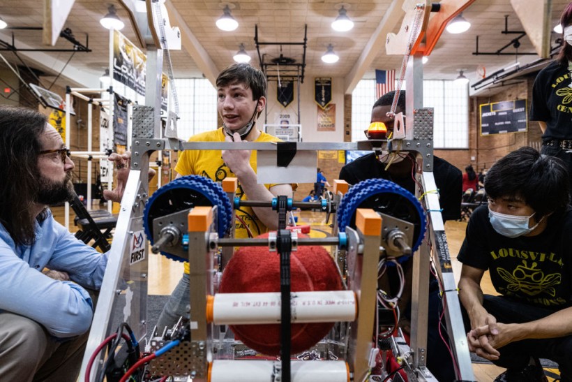 Louisville High School Receives Boston Dynamics Robotic Dog