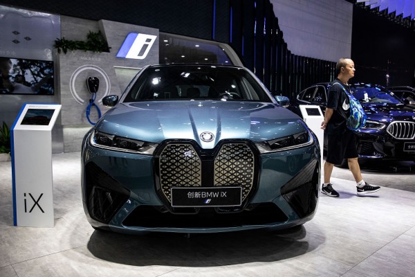 BMW expects 400,000 EV sales in 2023