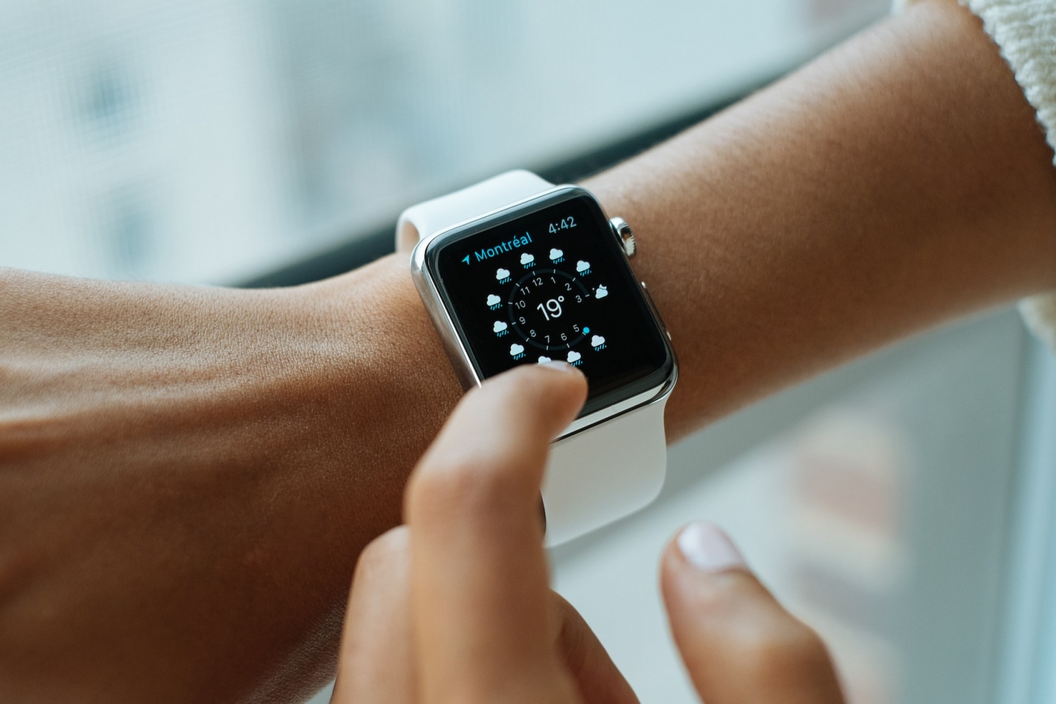 研究发现，苹果手表的血氧阅读器可以提供与医疗级血氧计类似的准确读数