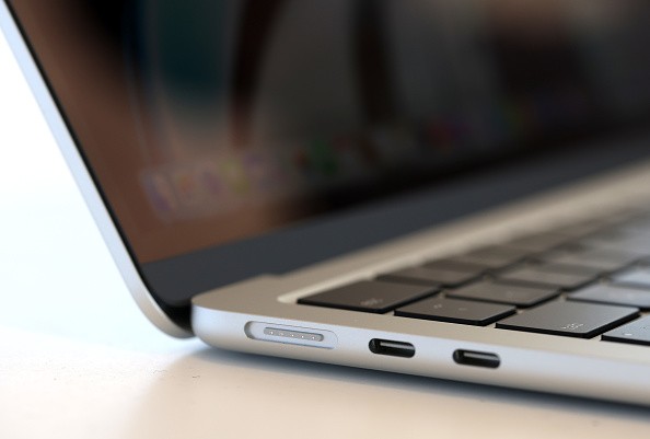 [RUMOR] Apple's Touchscreen Mac Laptop to be Developed? Software Chief Shares Cryptic Message