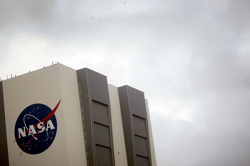 Space Shuttle Landing Delayed Due To Bad Weather