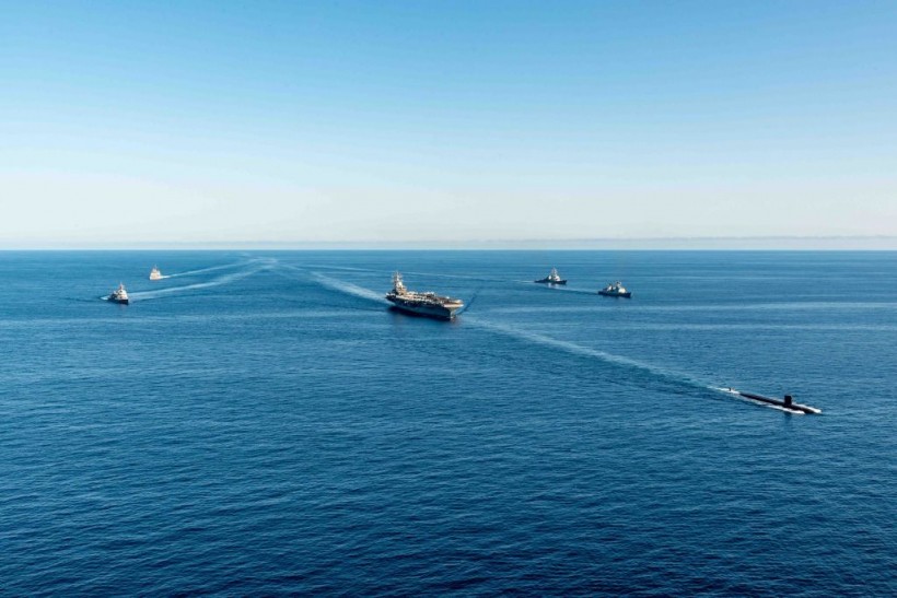 韩国、日本和美国海军举行三边反潜演习