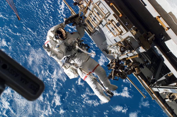12月:美国国家航空航天局国际空间站的太空行走在这里观看直播;安排、活动等等