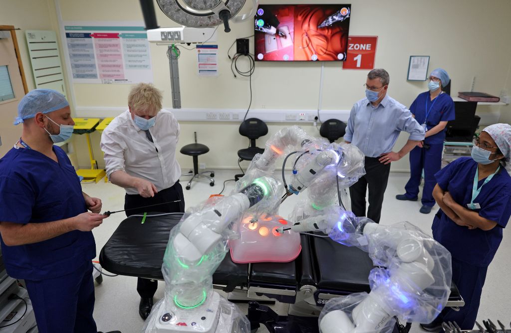 This Robot Gives UK Man Second Chance at Life After Removing his Cancerous Tumor