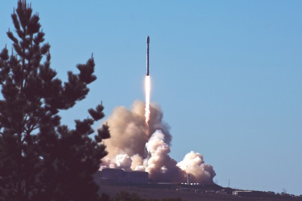 SpaceX公司将于8日发射携带40颗OneWeb卫星的“猎鹰9号”火箭
