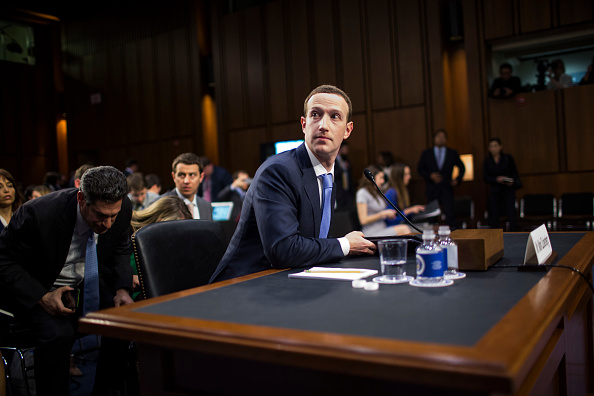 Facebook首席执行官马克·扎克伯格在参议院商务/司法听证会上作证