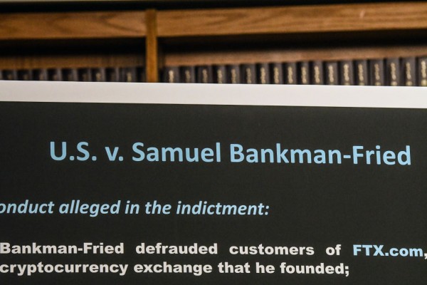 美国纽约南区检察官举行新闻发布会，起诉现已破产的FTX创始人萨姆·班克曼-弗里德