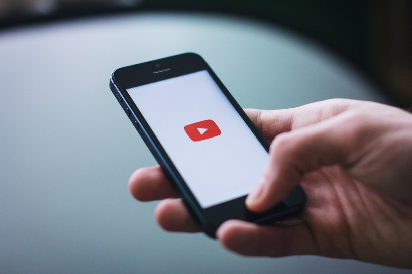 YouTube Tests Out its Queueing System For iOS, Android Users