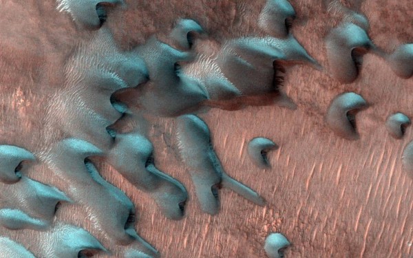 美国宇航局探索火星上的冬季仙境