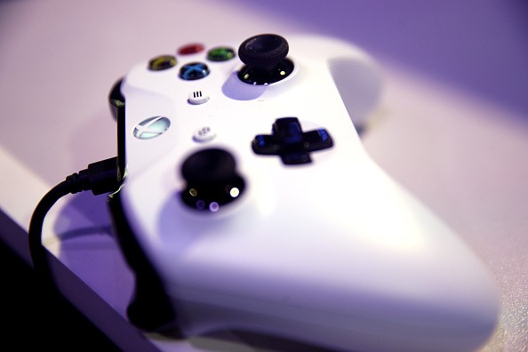New Xbox Controller With Touchpad, Haptics Allegedly Under Development; Similar to DualSense?