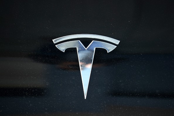 AI Generator Shows How Tesla Looks Like if EV Company Was Founded in the 1950s