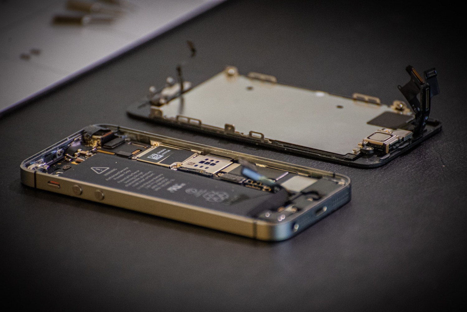 Apple Backs Joe Biden's Right-to-Repair Law, Expands Access to Repair Parts and Tools
