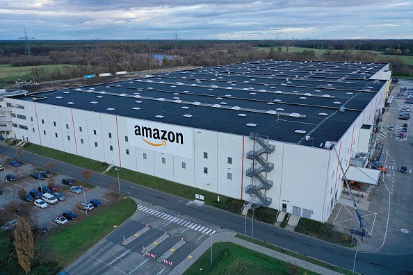 Amazon Anticipates Strong Holiday Shopping Season