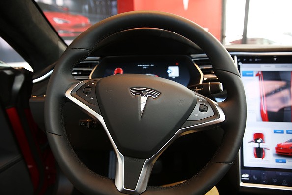 [VIRAL] Tesla Steering Wheel Detaches While Driving; Owner Disappointed With Automaker's Response