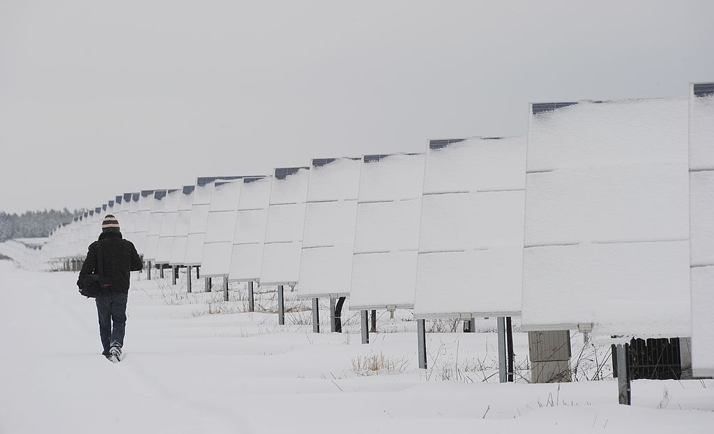 Switzerland Deploys Massive Solar Dam with 5,000 Solar Panels