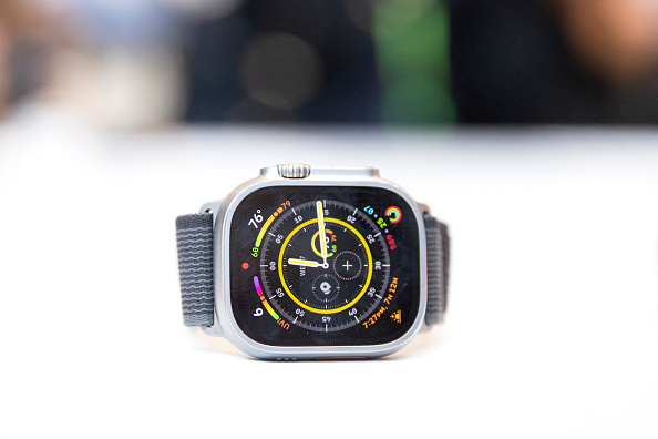 Apple Receives Apple Watch Patent with Built-In Camera | Tech Times