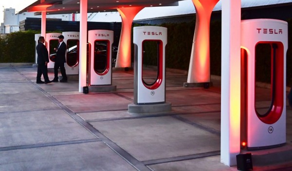 Tesla's 7,500 Charging Stations in the US Will Be Available to All EVs by  2024 | Tech Times