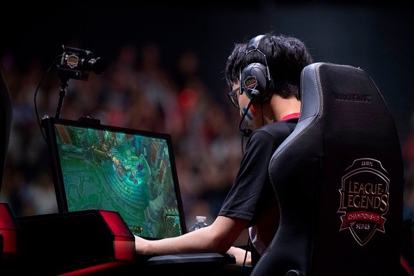 'League of Legends' Warding Tricks 2023: Give Your Teammates Better Vision With These Tips