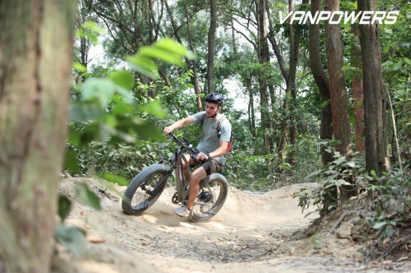 The Ultimate Urban & Off-road Experience: Our Test Ride of the Manidae E-Bike — Versatile, Rugged, and Convenient