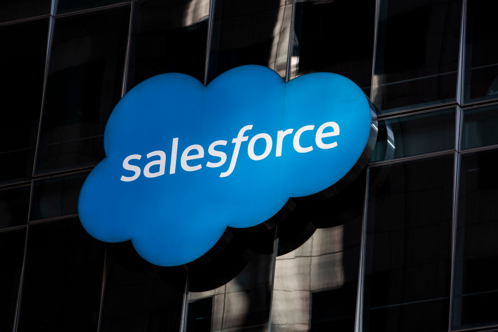 Salesforce将以270亿美元收购流行消息平台Slack