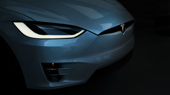 Tesla Model X Plaid vs Ferrari, Lamborghini: EV SUV Keeps up With Them—but  How? | Tech Times