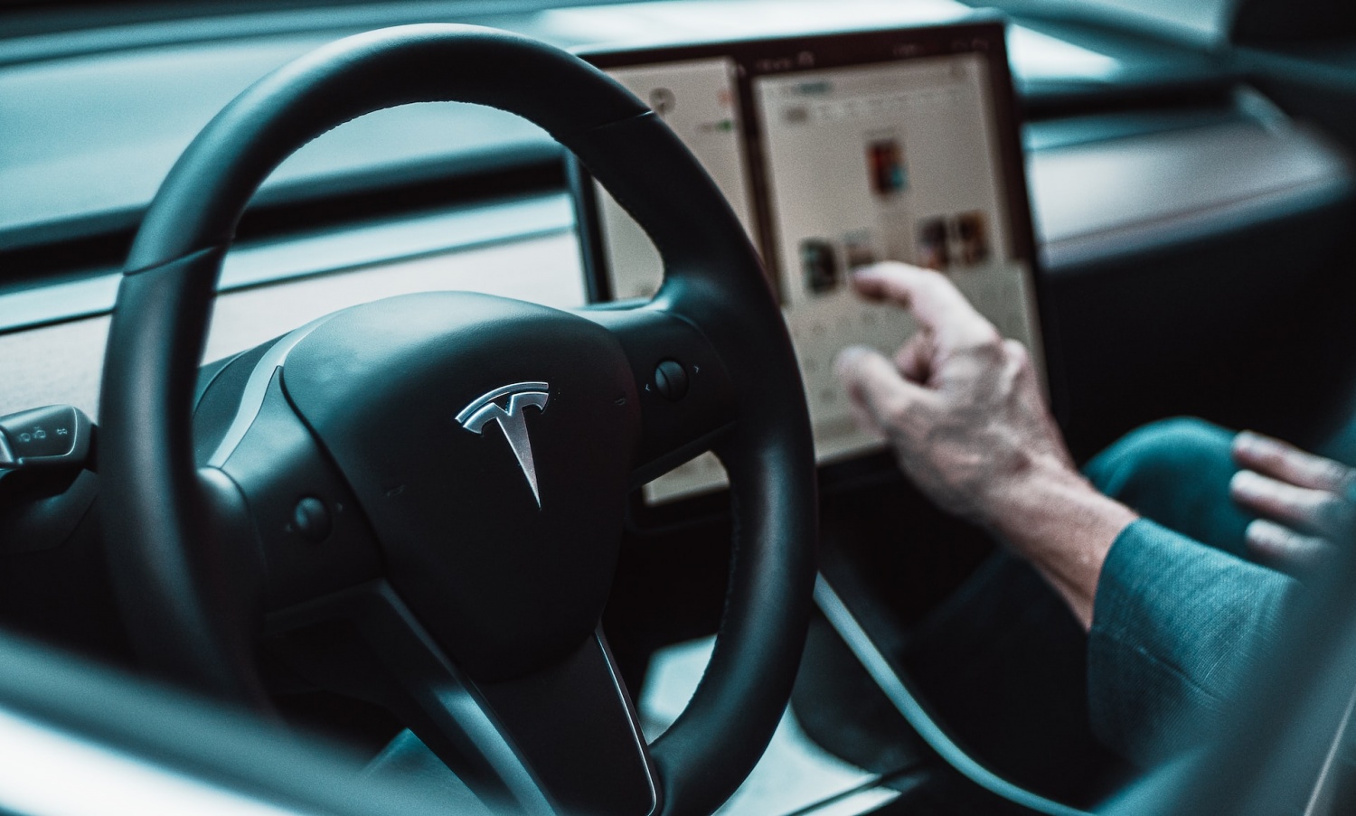 Elon Musk Teases Tesla Full Self-Driving Beta v11 Release this Weekend
