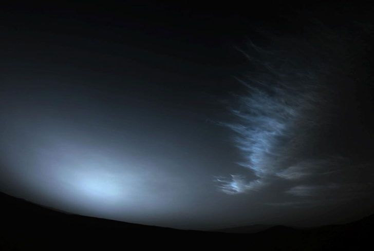 Eerie Dark Mars Sky Captured by NASA Rover Confuses People, Here's Why!