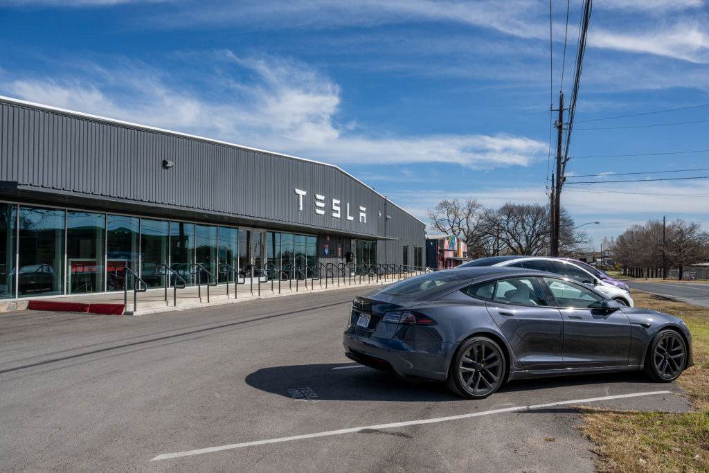Tesla Reports AllTime Record of 422,875 Deliveries for Q1 2023 Tech