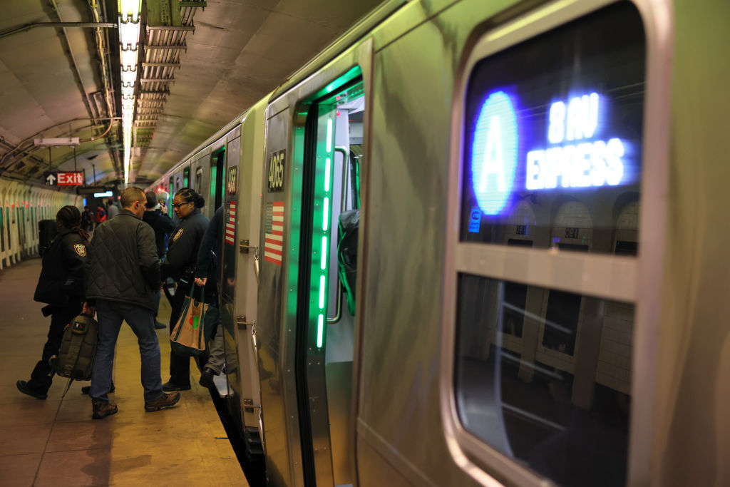 纽约的MTA上市新的地铁车