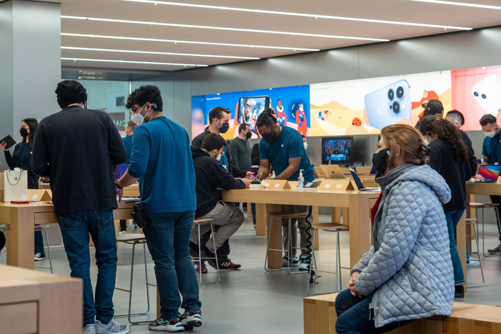 Apple Faces Accusations for Union Busting in Missouri Stores | Tech Times