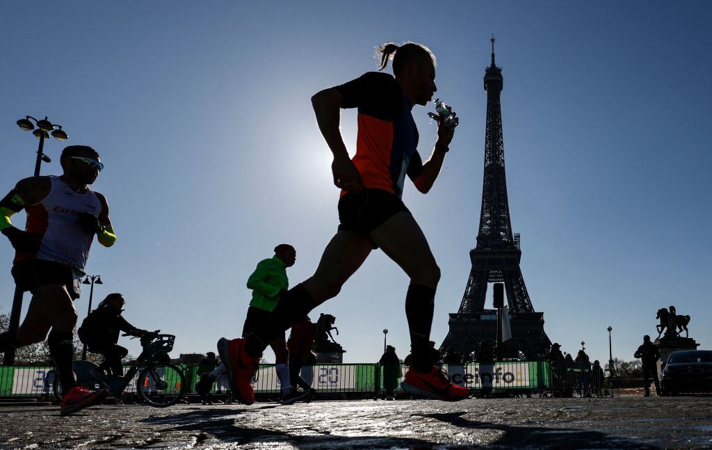 Best Marathon Training Apps in 2023: Runmaster, Nike Run Club, MORE!