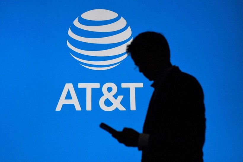 AT&T Urges FCC To Stop T-Mobile, SpaceX Starlink Partnership! Telco Giant Shares Concerns 