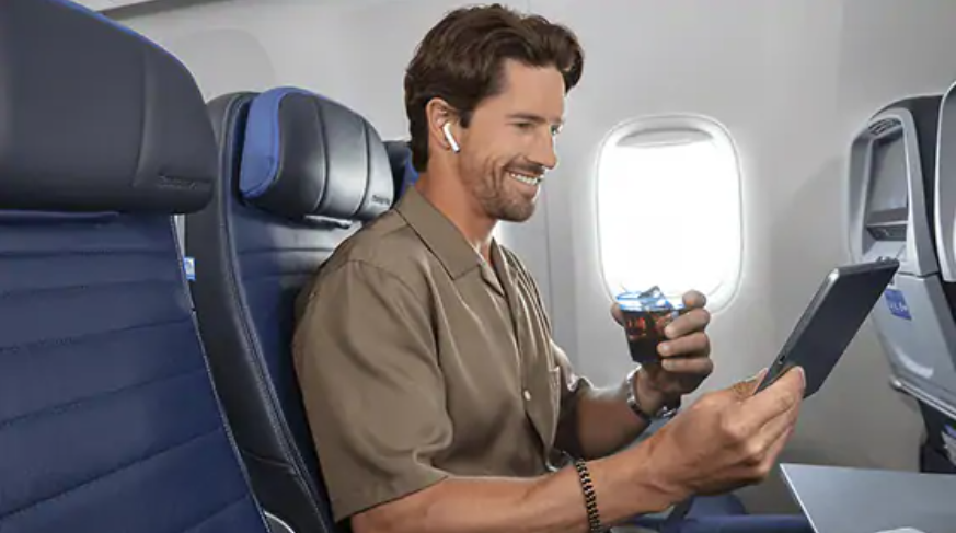 United Airlines Showcases In-Flight Entertainment Display With the Help of Panasonic