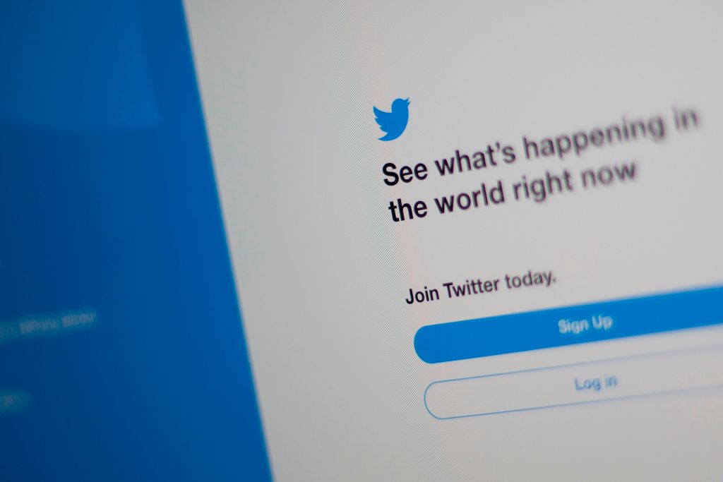 Twitter Is No Longer Showing Tweets Unless You’re Logged In — Is This a New Privacy Feature?