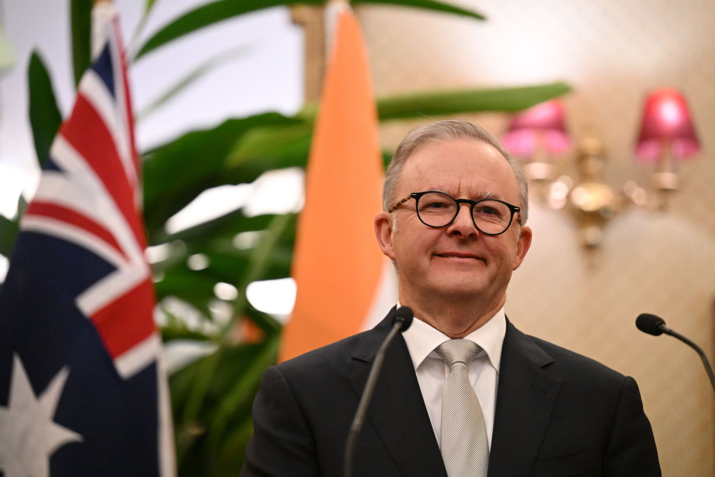Australian PM Told Residents to Turn Off Their Smartphones For 5 Minutes Every Night—Here's Why
