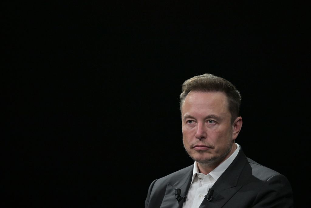 Elon Musk to Talk to Tim Cook About Changing Apple App Store Commission Rules to Support X Creators