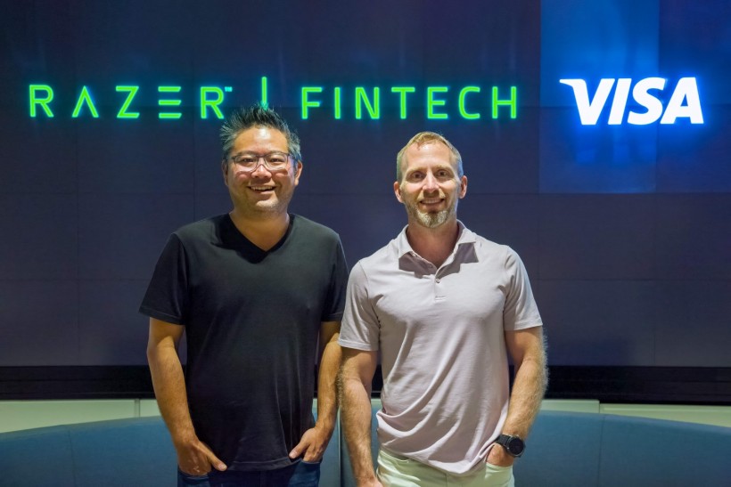 Lee Li Meng, CEO of Razer Fintech (left), and Neil Mumm, Head of Merchant Sales and Acquiring, Asia Pacific, Visa (right)