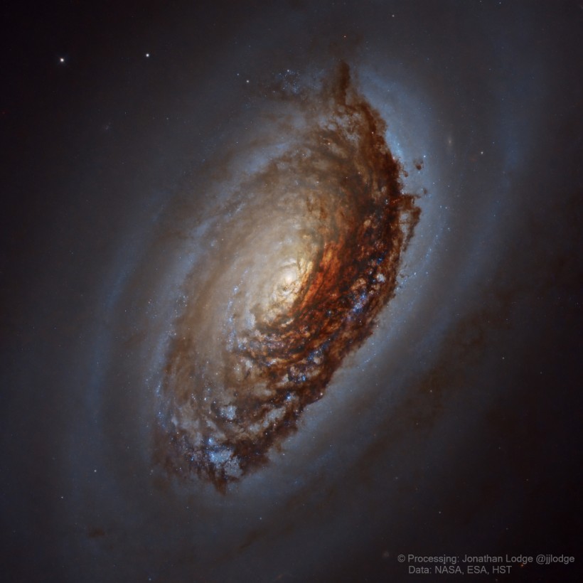 M64:黑眼圈星系靠近