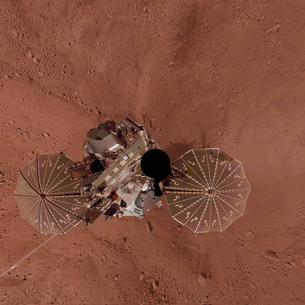 NASA's Mars Phoenix Lander Takes a Selfie on the Red Planet