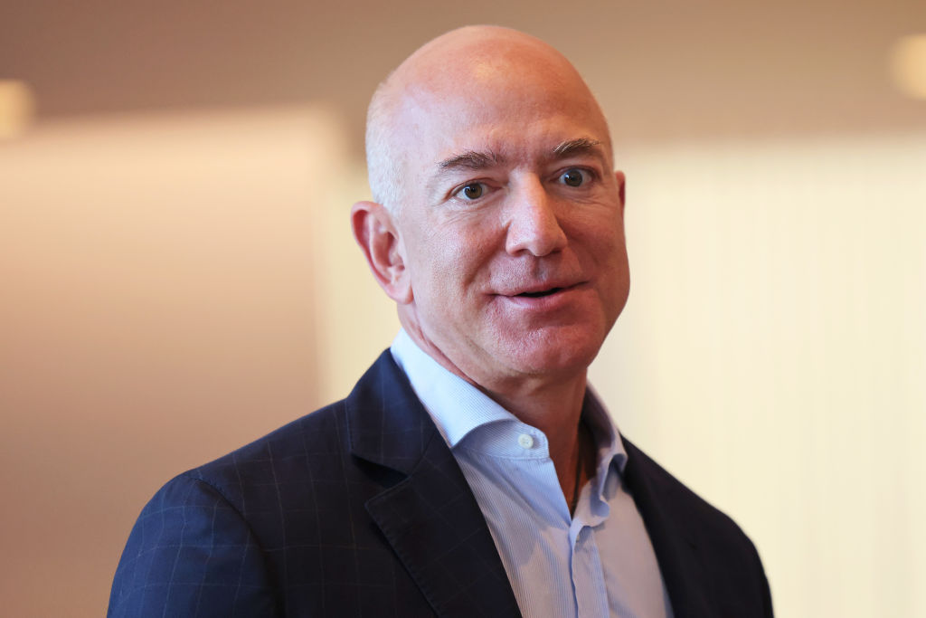 Jeff Bezos vs Elon Musk: Amazon Shareholder Snubs SpaceX as Alleged Personal Rivalry Continues